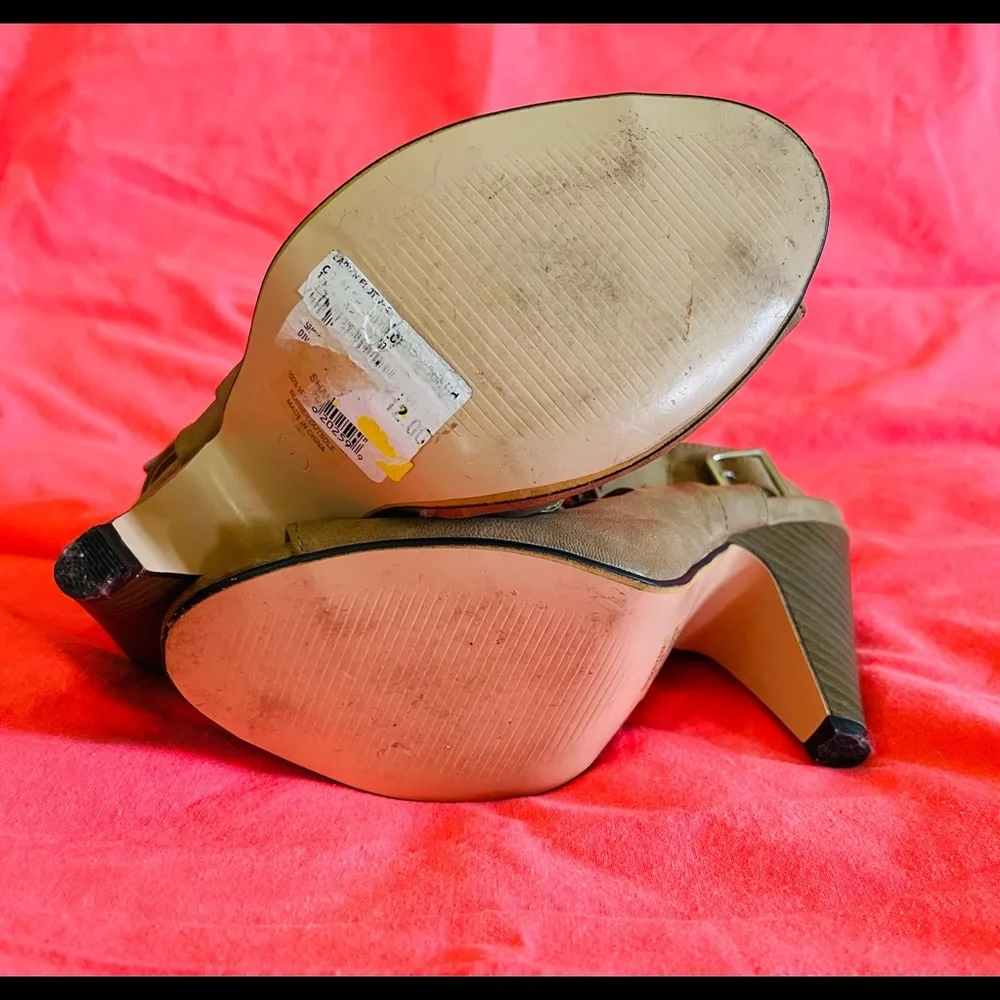 Tan heels - Picture 2 of 4